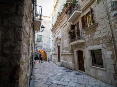 Arriviamo cos� nella stretta strada San Giuseppe, l� dove sulla destra, quasi mimetizzata tra i fabbricati adiacenti...